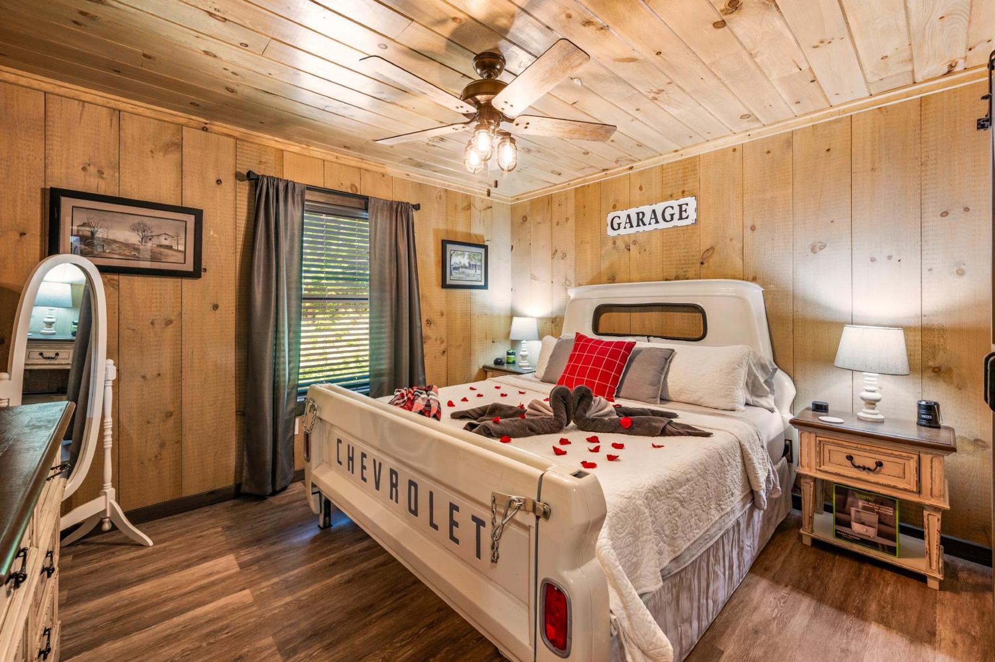 Lil Cabin In The Cove! Mtn Views, Theater, Hot Tub, Games, King Beds, Prime Location! Sevierville Extérieur photo