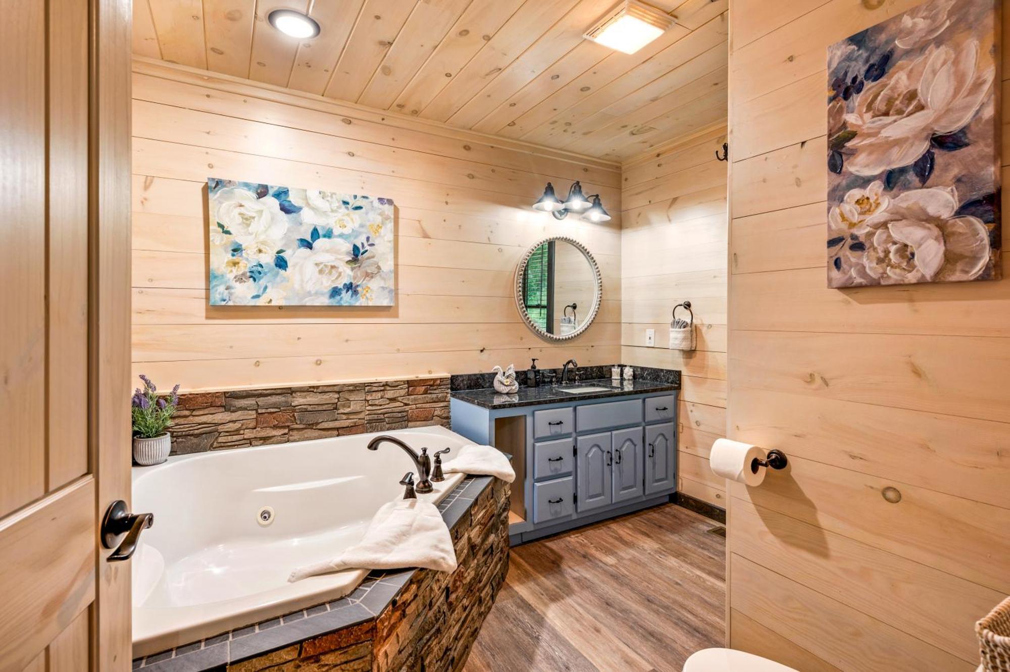 Lil Cabin In The Cove! Mtn Views, Theater, Hot Tub, Games, King Beds, Prime Location! Sevierville Extérieur photo