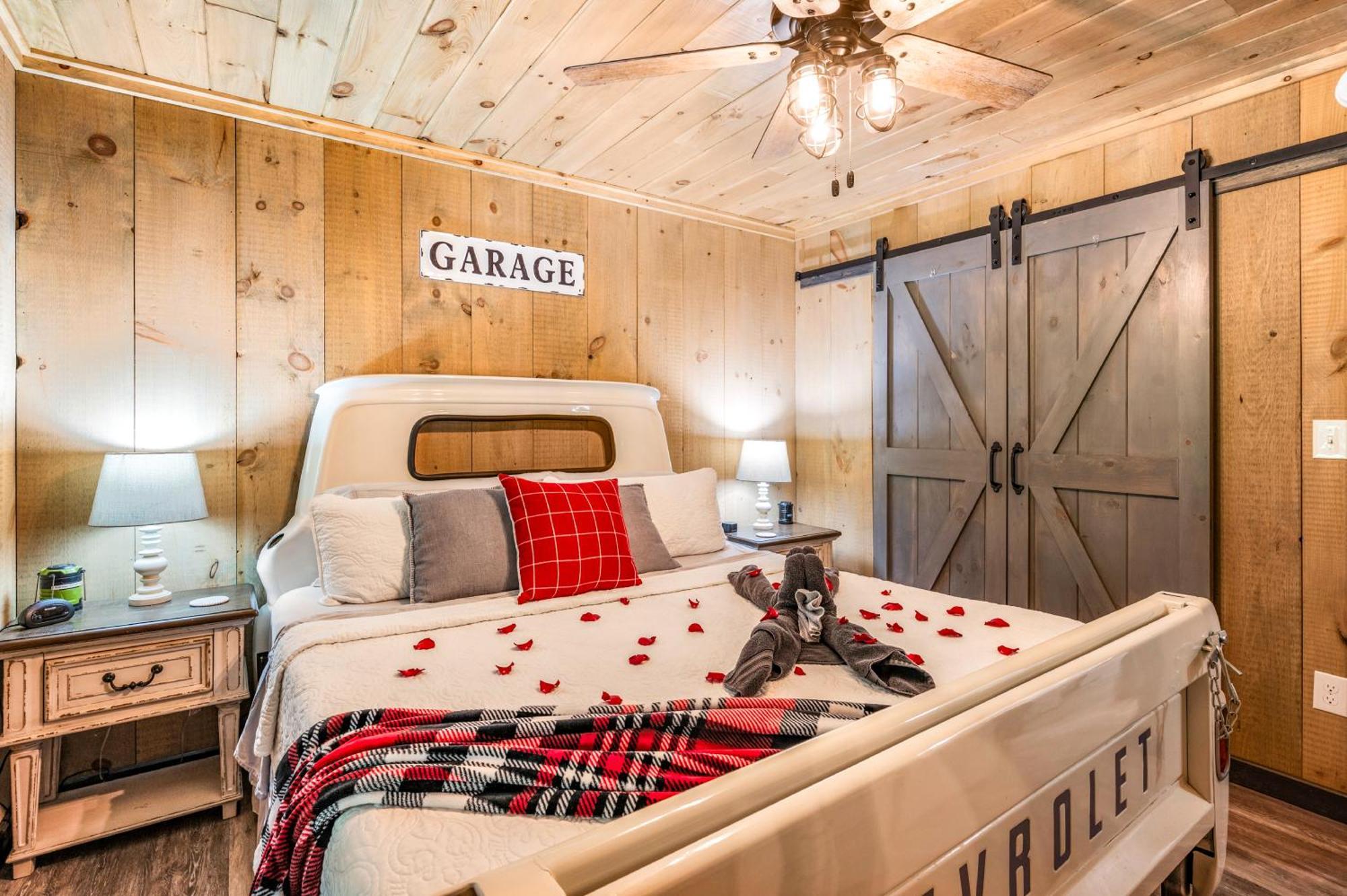 Lil Cabin In The Cove! Mtn Views, Theater, Hot Tub, Games, King Beds, Prime Location! Sevierville Extérieur photo